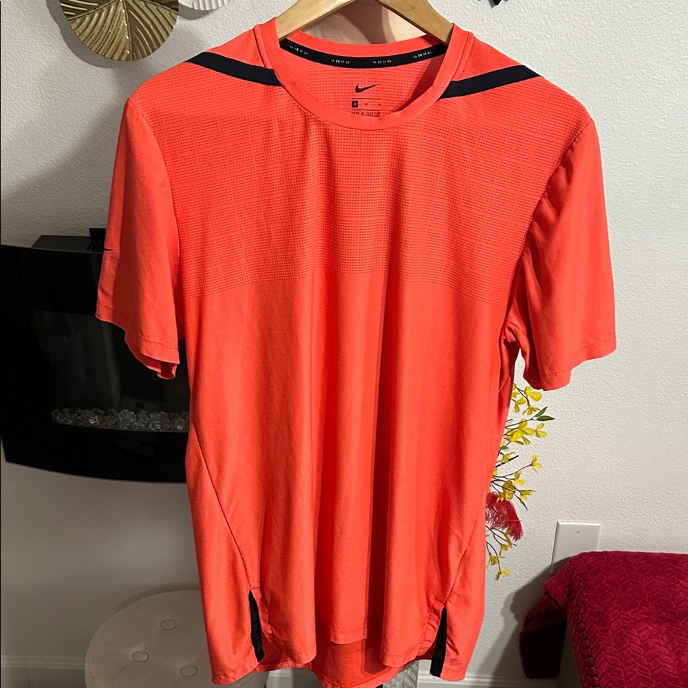 Nike Men's Dress Bright  Silky Orange Short Sleeve Tee 14 09 11 05